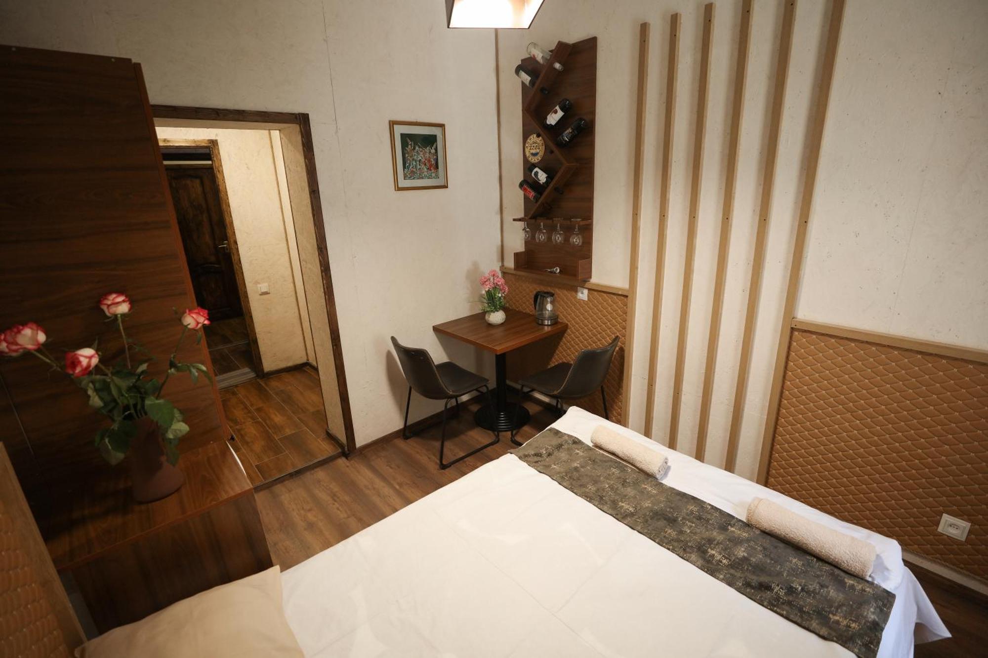 U Ashota Hotell Jerevan Exteriör bild