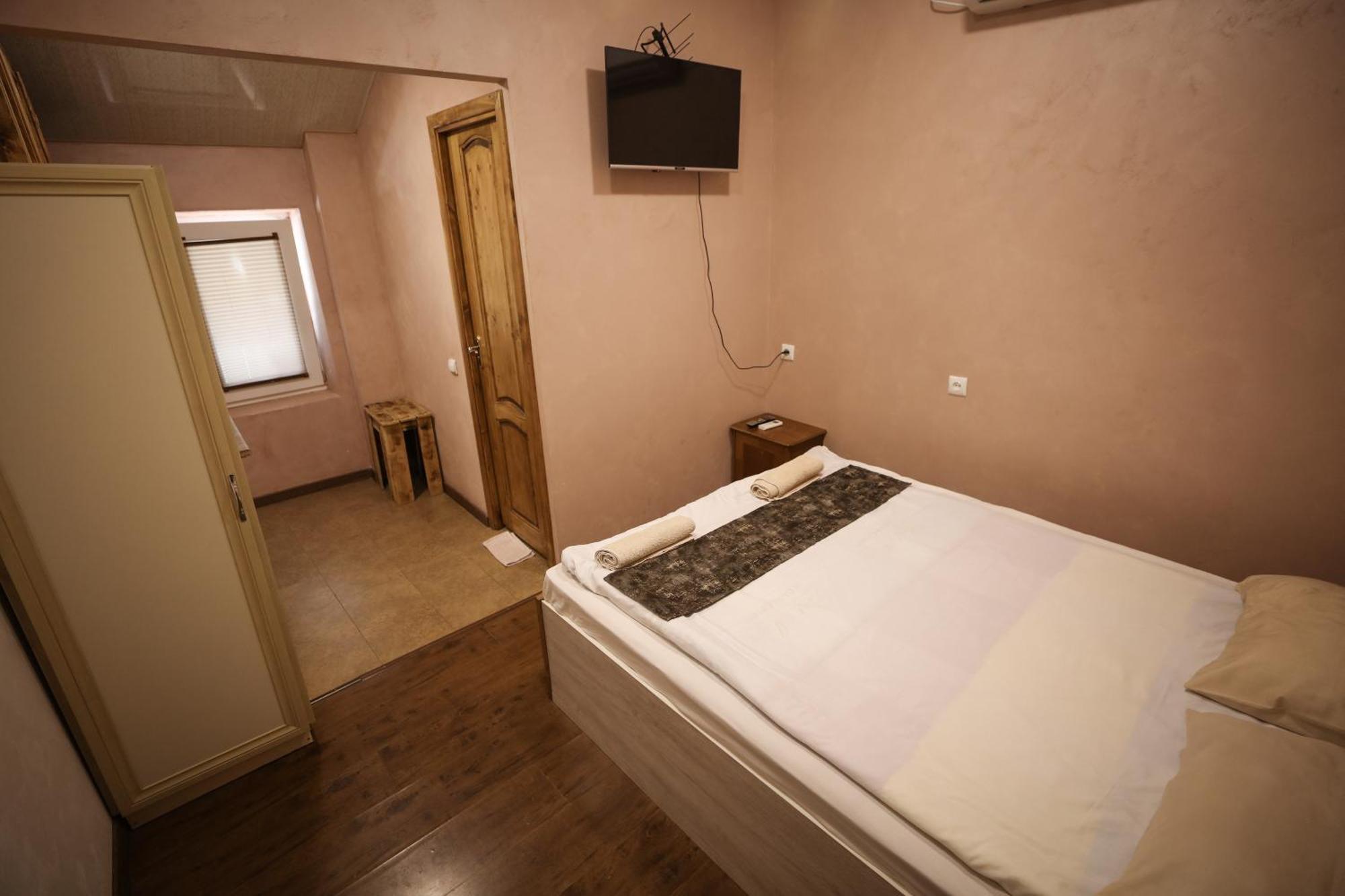U Ashota Hotell Jerevan Exteriör bild