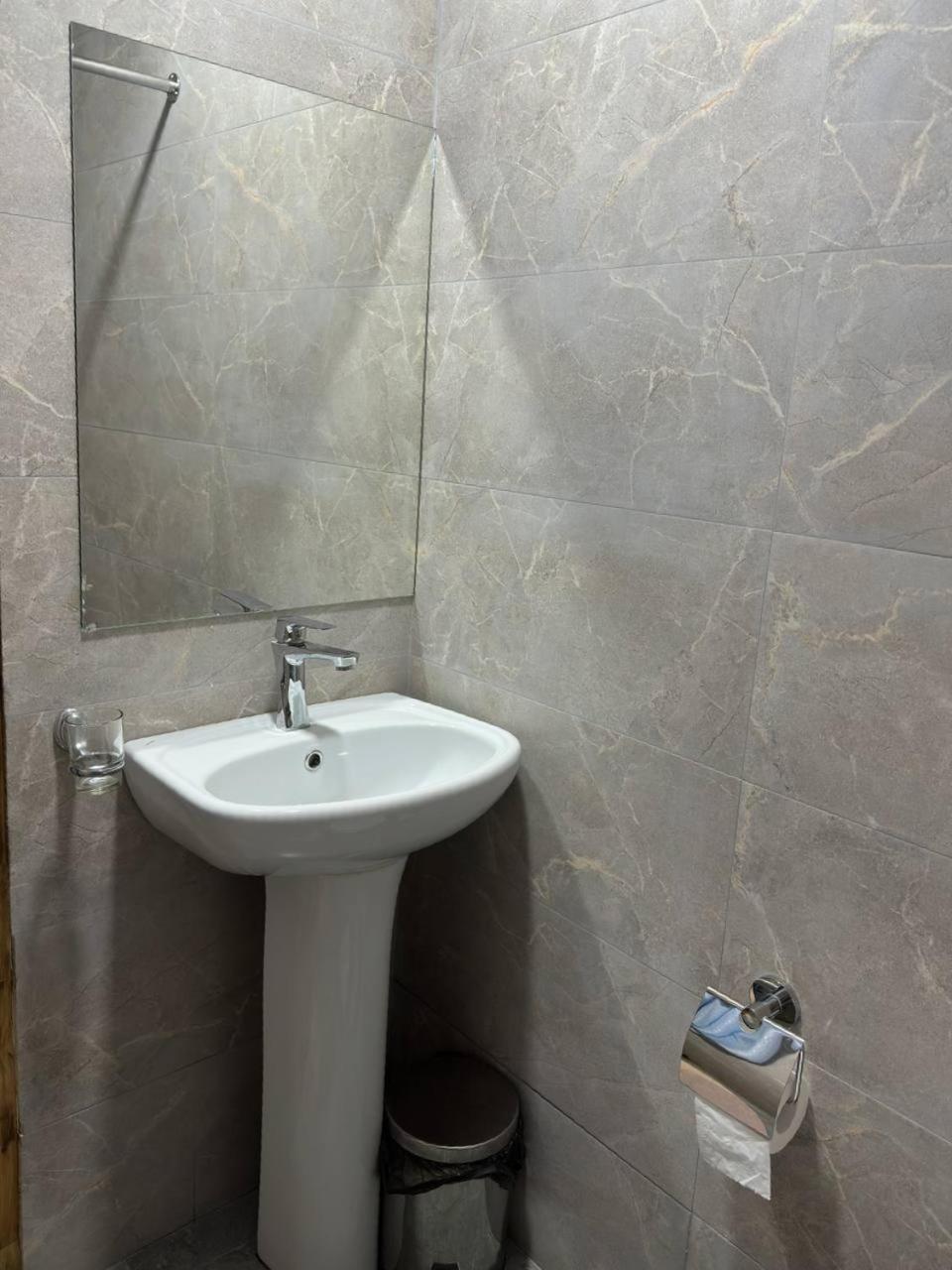 U Ashota Hotell Jerevan Exteriör bild